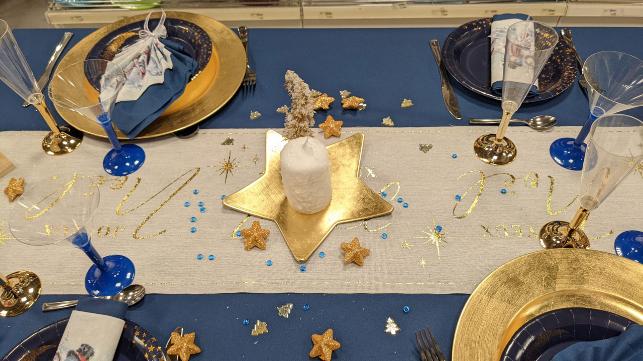 Décoration bleu et or pour table d'anniversaire